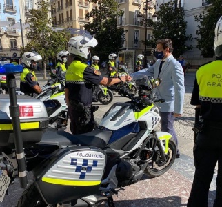 &copy;Ayto.Granada: EL AYUNTAMIENTO INCORPORA DIEZ NUEVAS MOTOCICLETAS M�S MODERNAS Y ACTUALIZADAS AL PARQUE M�VIL DE LA POLIC�A LOCAL �